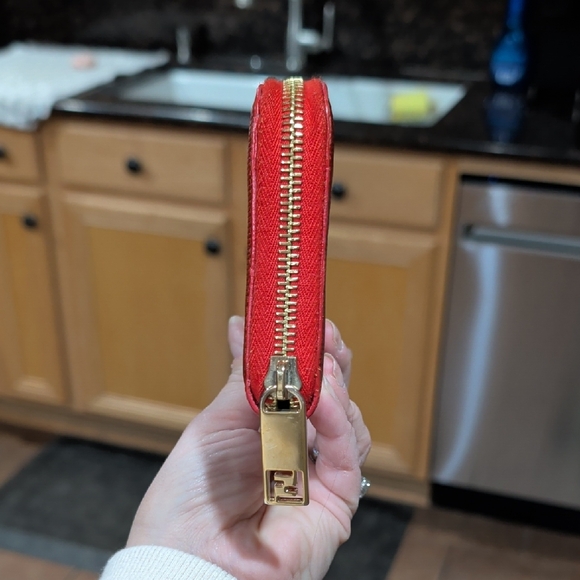 Fendi Vibrant Vintage Red Textured Wallet - Picture 6 of 16
